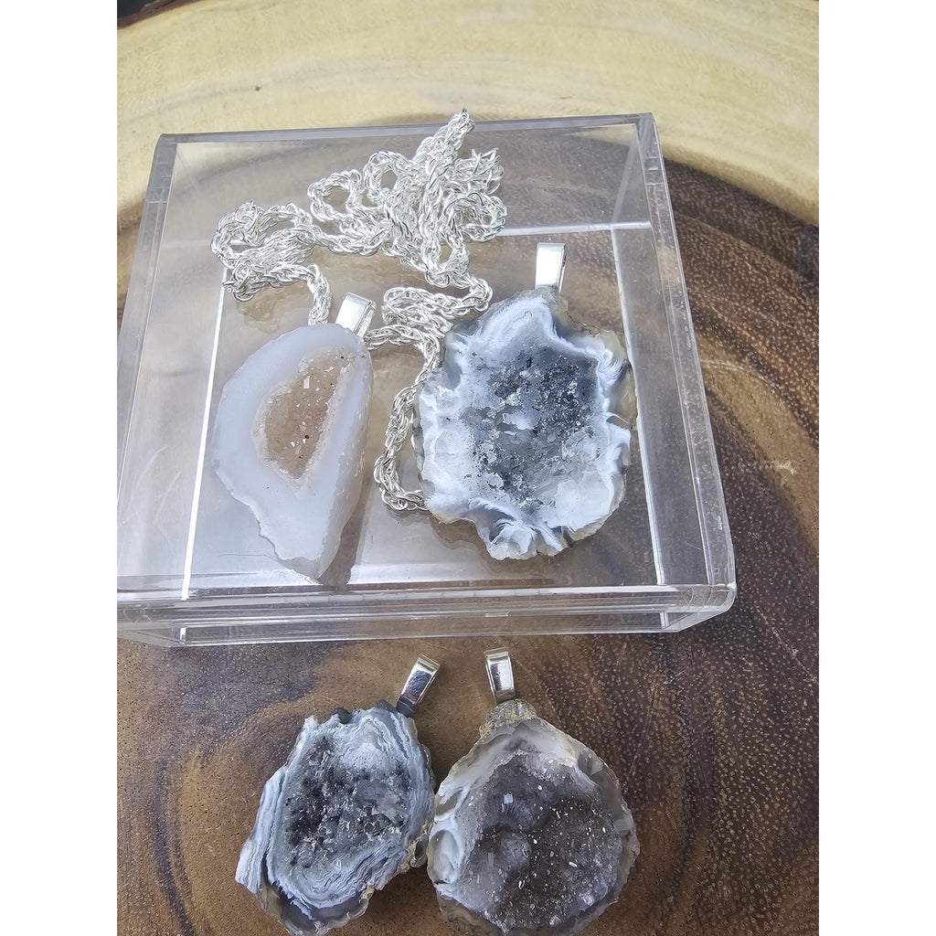 Agate Quartz pendant w/925 16in Silver Chain by CrystalCloud Company