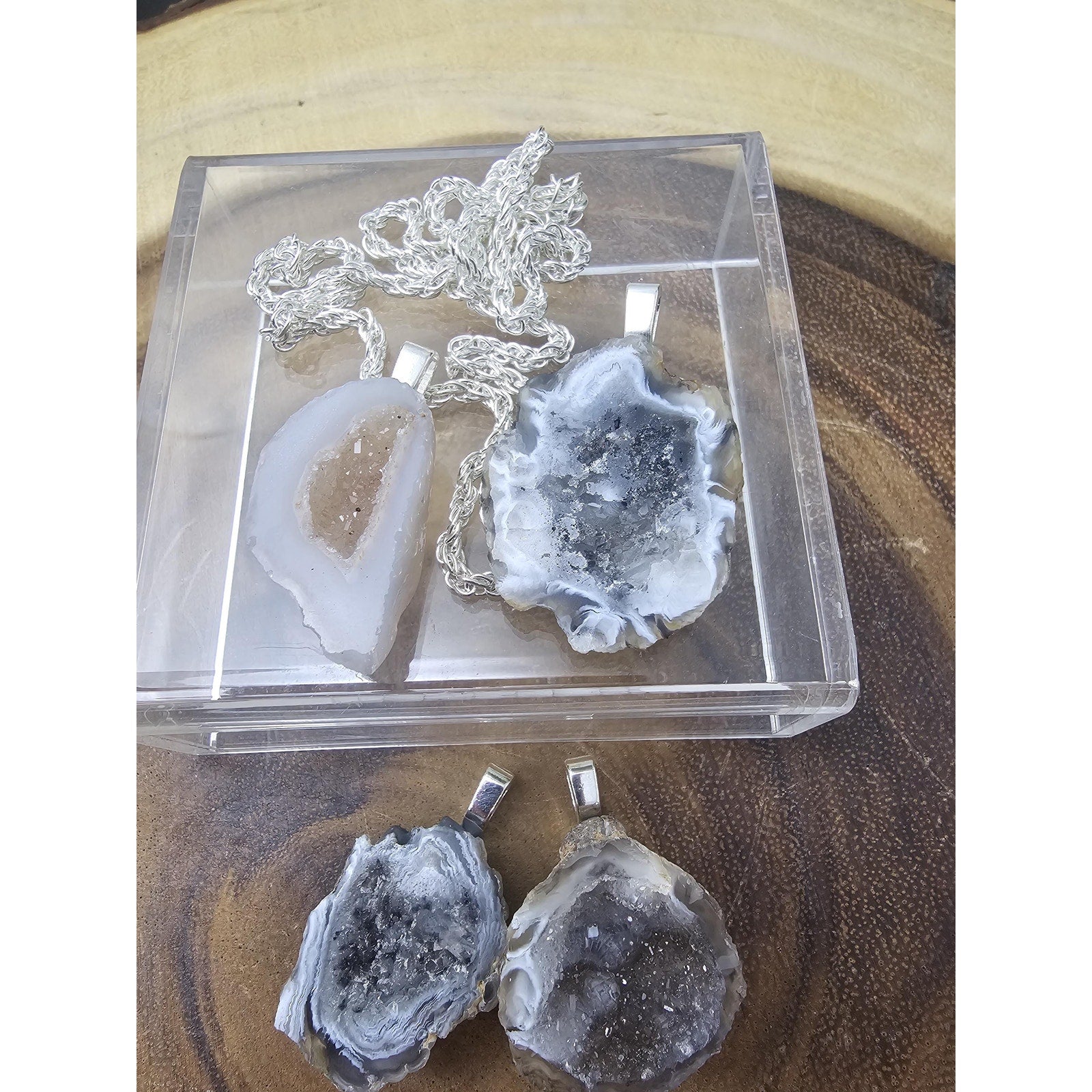 Agate Quartz pendant w/925 16in Silver Chain by CrystalCloud Company