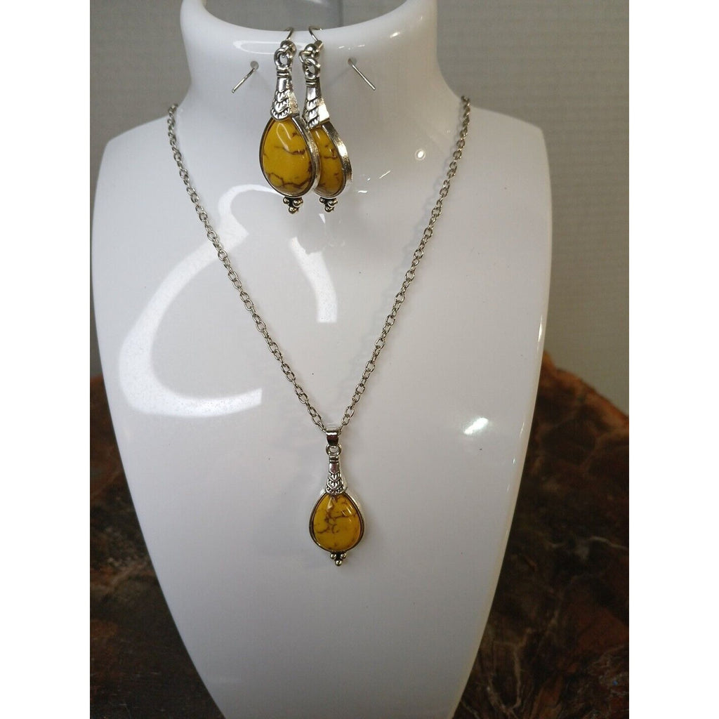 NATURAL STONE NECKLACE AND EARRINGS by CrystalCloud Company