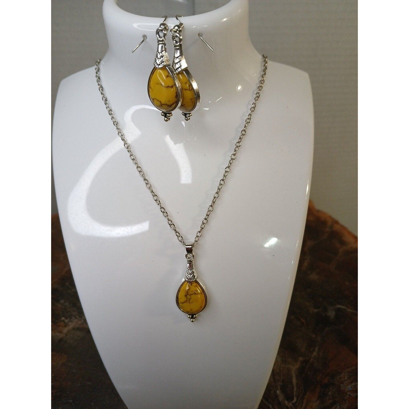 NATURAL STONE NECKLACE AND EARRINGS by CrystalCloud Company