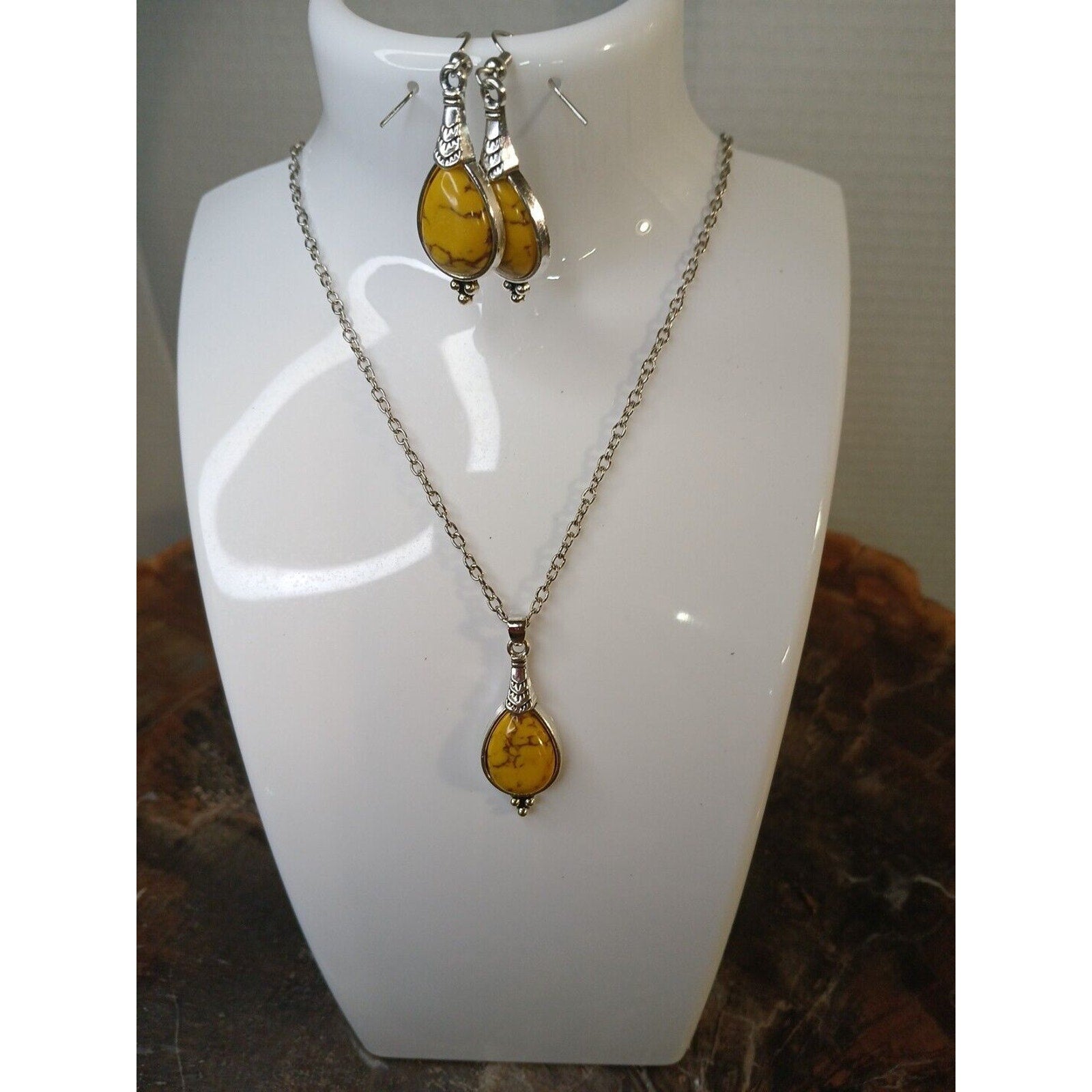 NATURAL STONE NECKLACE AND EARRINGS by CrystalCloud Company