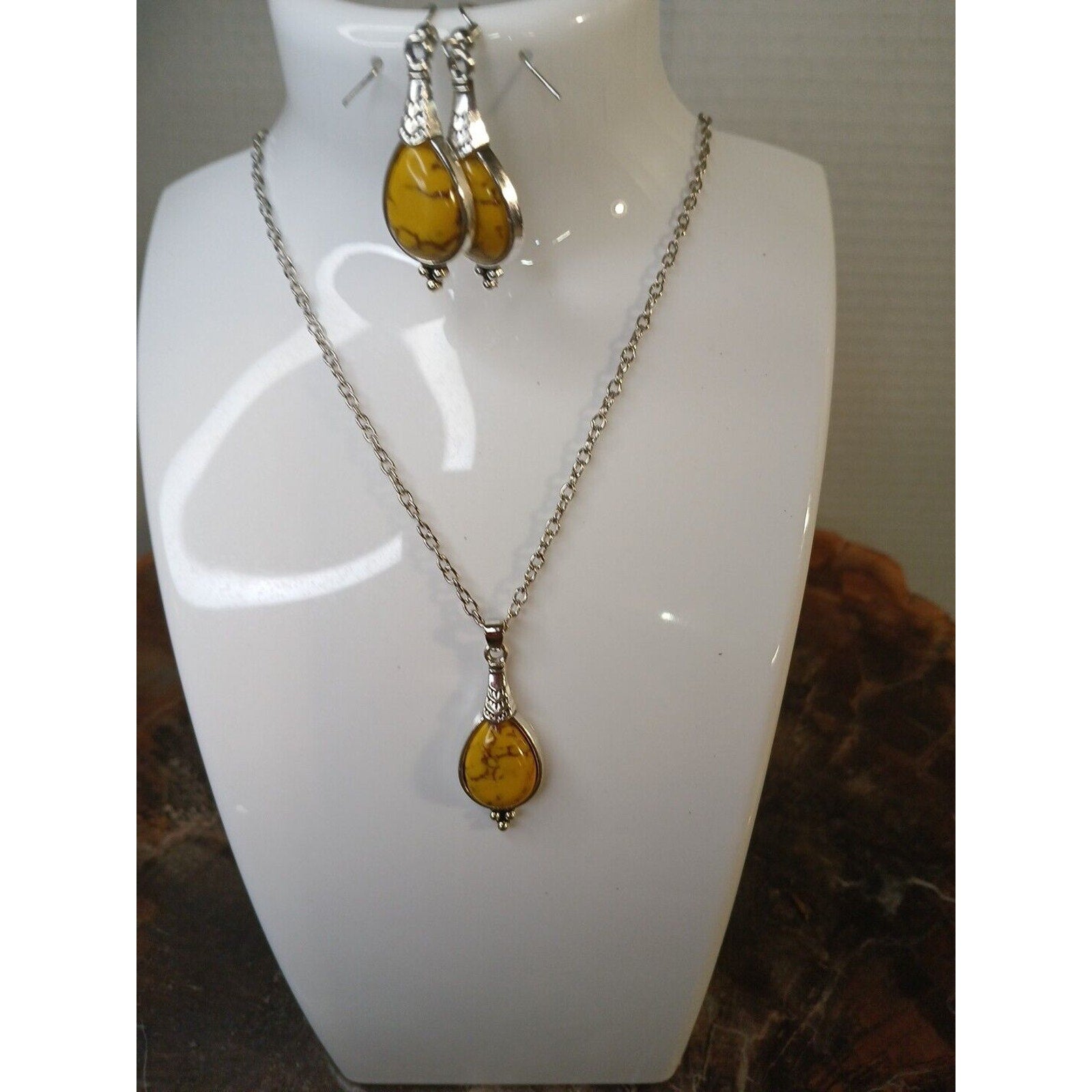 NATURAL STONE NECKLACE AND EARRINGS by CrystalCloud Company