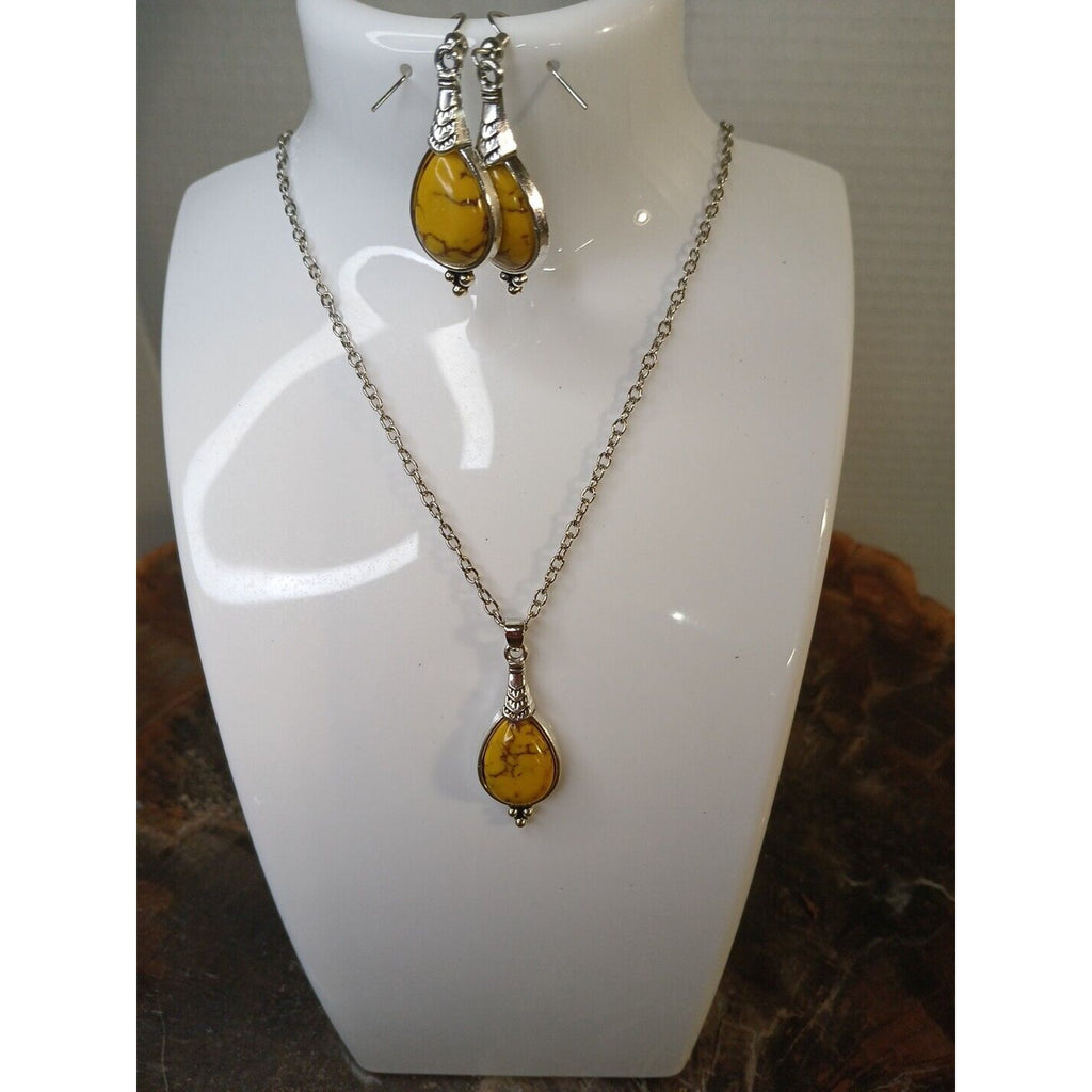 NATURAL STONE NECKLACE AND EARRINGS by CrystalCloud Company