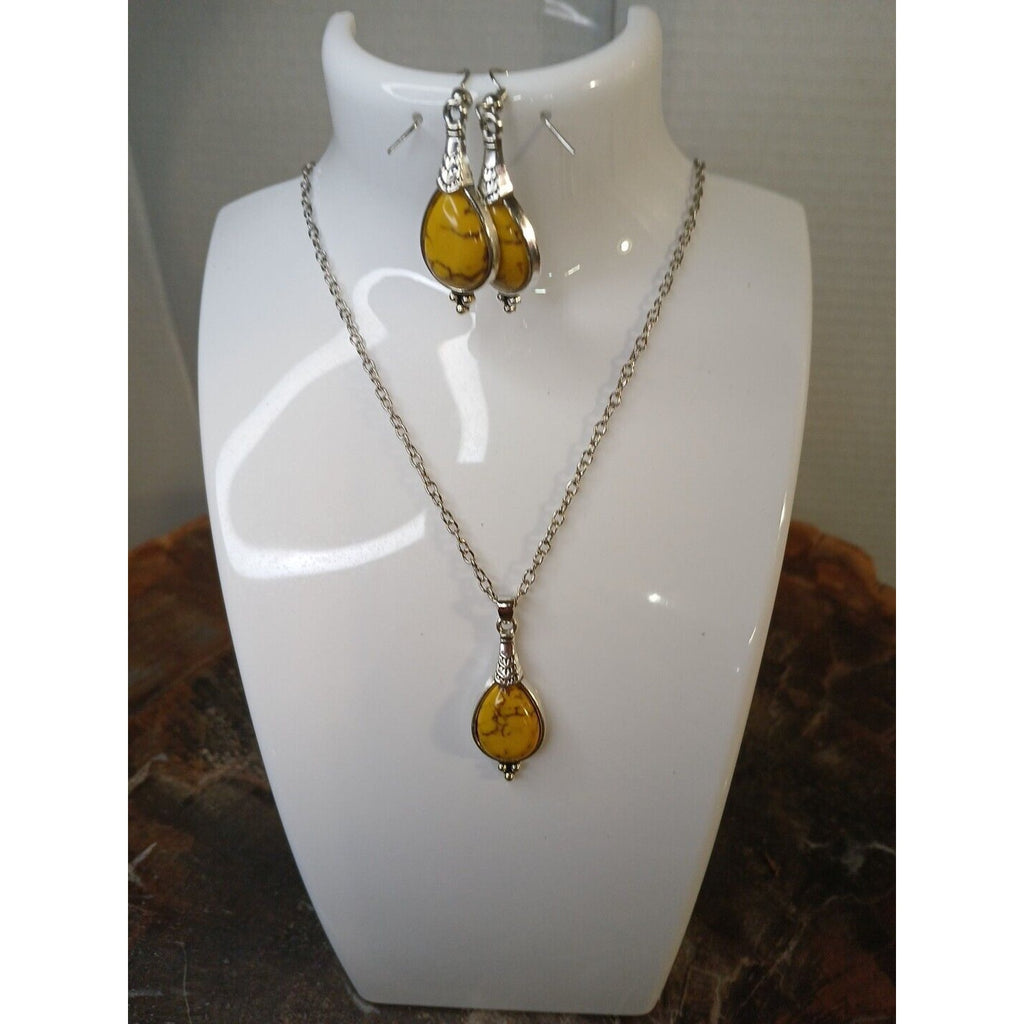 NATURAL STONE NECKLACE AND EARRINGS by CrystalCloud Company