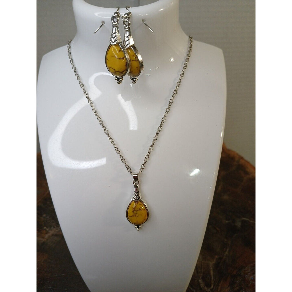 NATURAL STONE NECKLACE AND EARRINGS by CrystalCloud Company