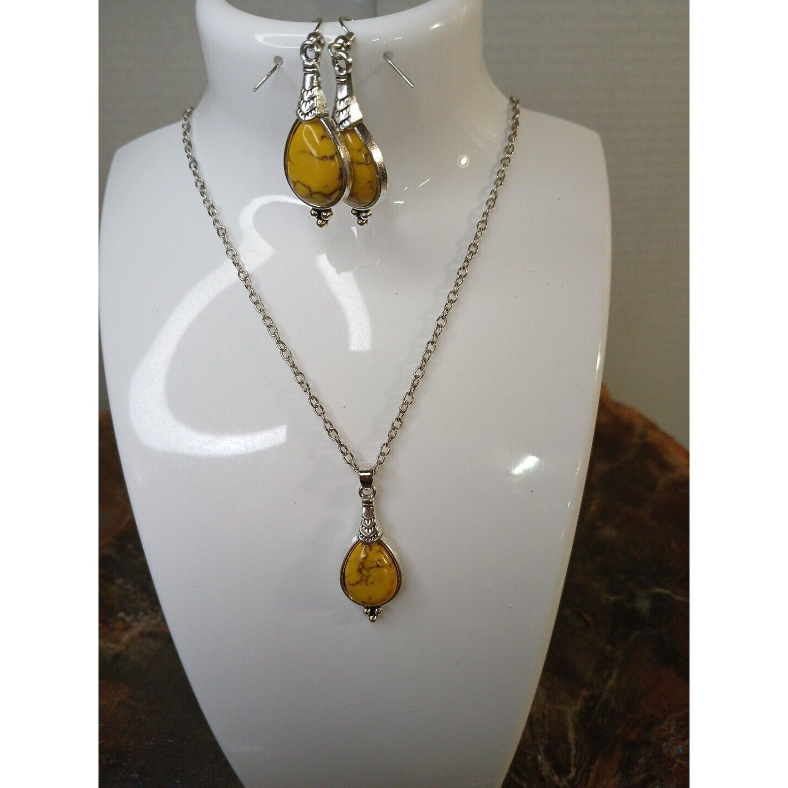 NATURAL STONE NECKLACE AND EARRINGS by CrystalCloud Company