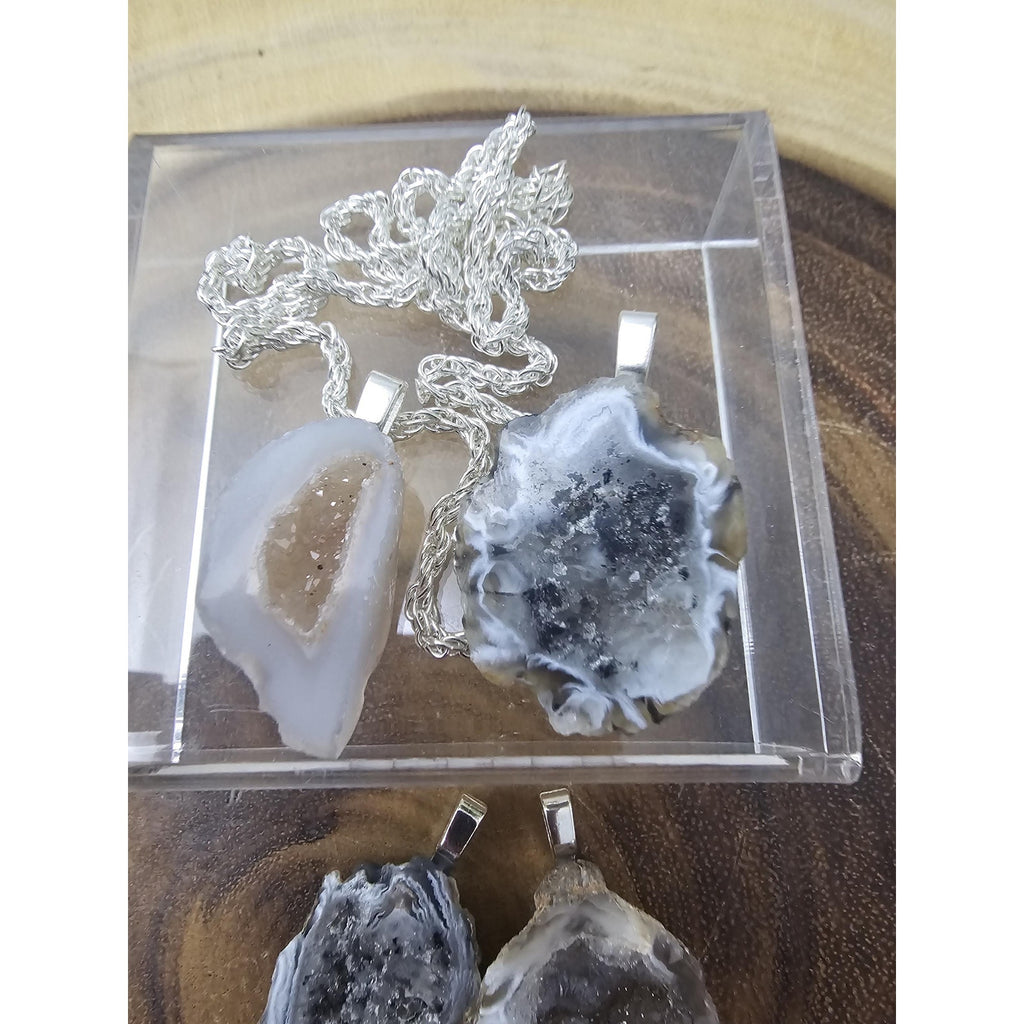 Agate Quartz pendant w/925 16in Silver Chain by CrystalCloud Company