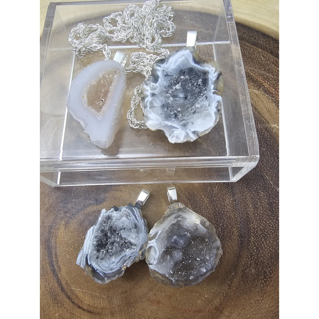 Agate Quartz pendant w/925 16in Silver Chain by CrystalCloud Company