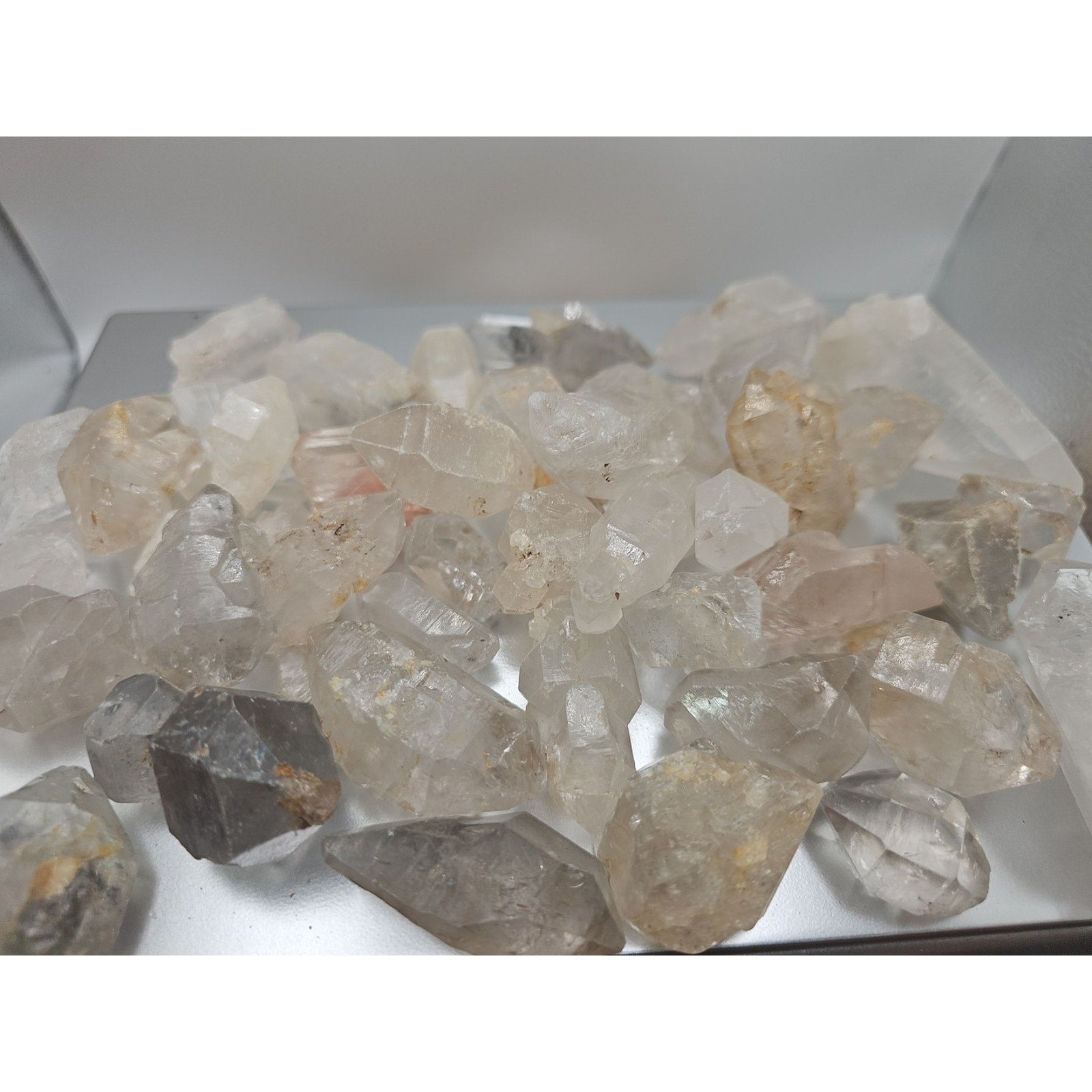 Quartz crystal points 1lb From Brazil by CrystalCloud Company