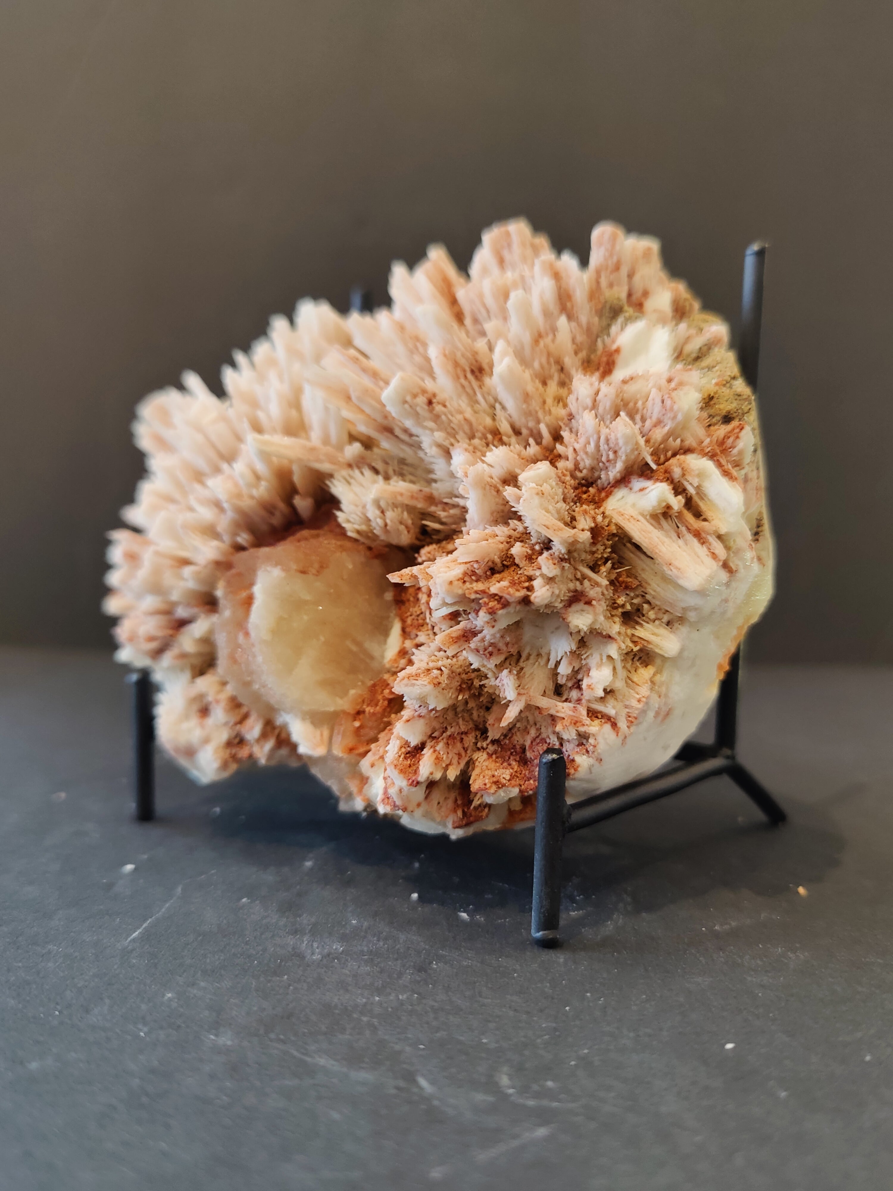 Red Mordenite with Stilbite Specimen 582g by Rare Earth Gallery