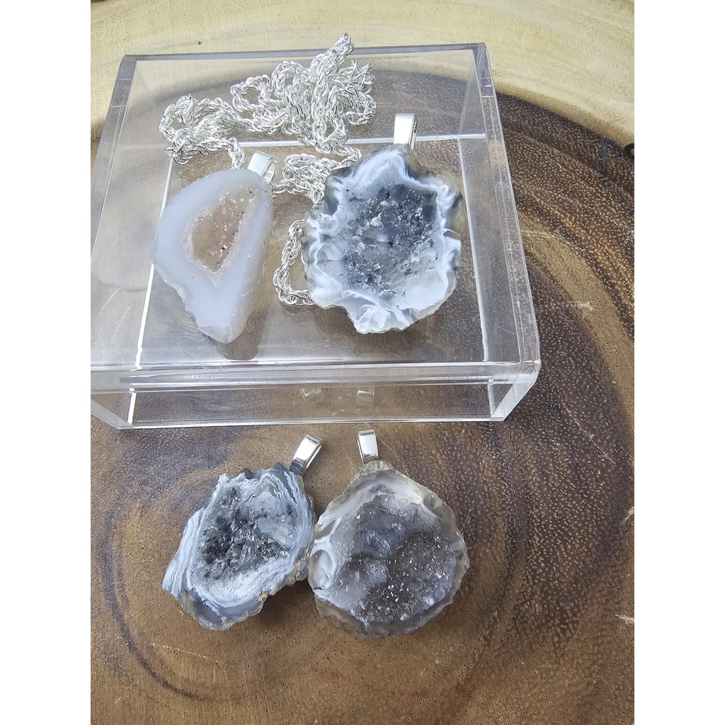 Agate Quartz pendant w/925 16in Silver Chain by CrystalCloud Company