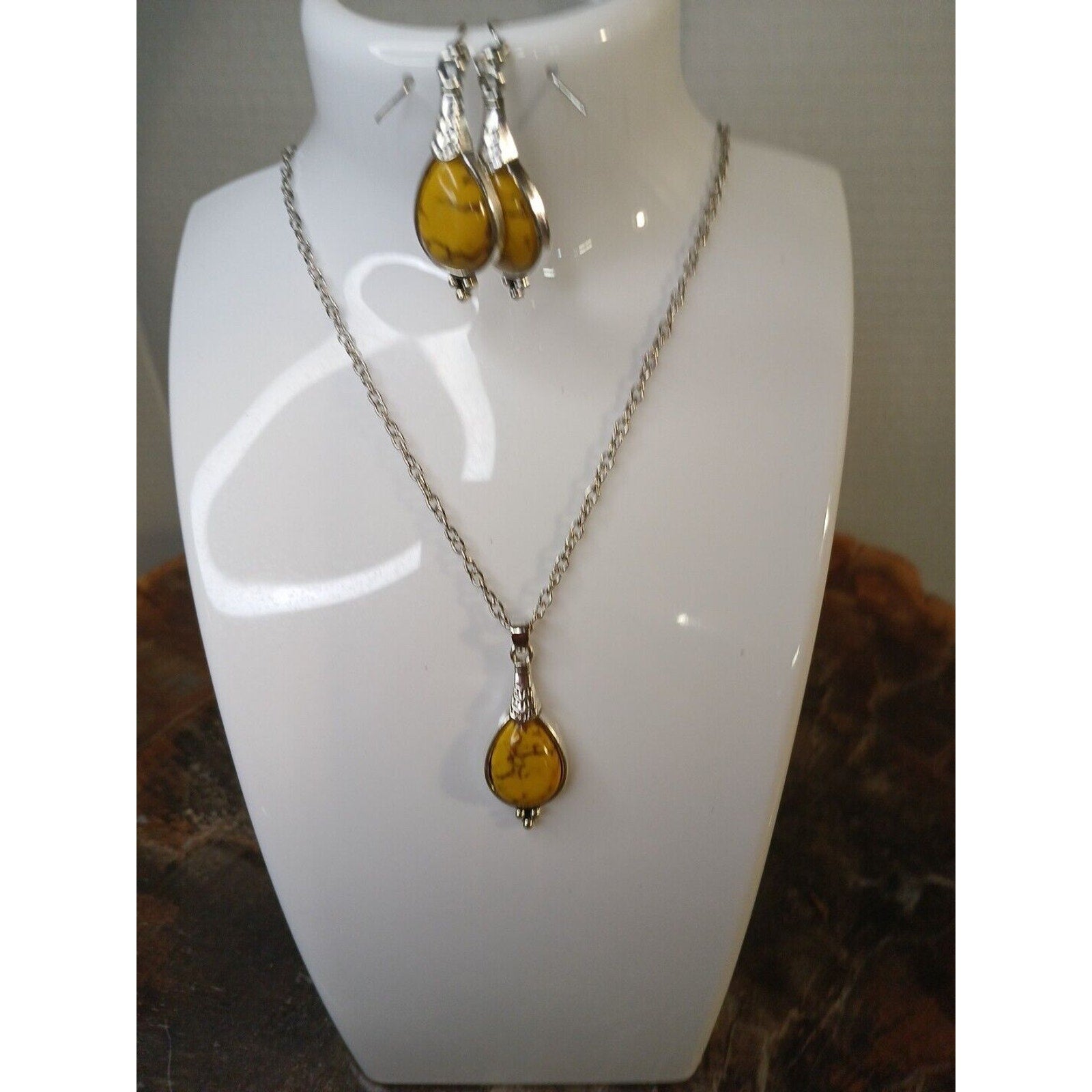 NATURAL STONE NECKLACE AND EARRINGS by CrystalCloud Company