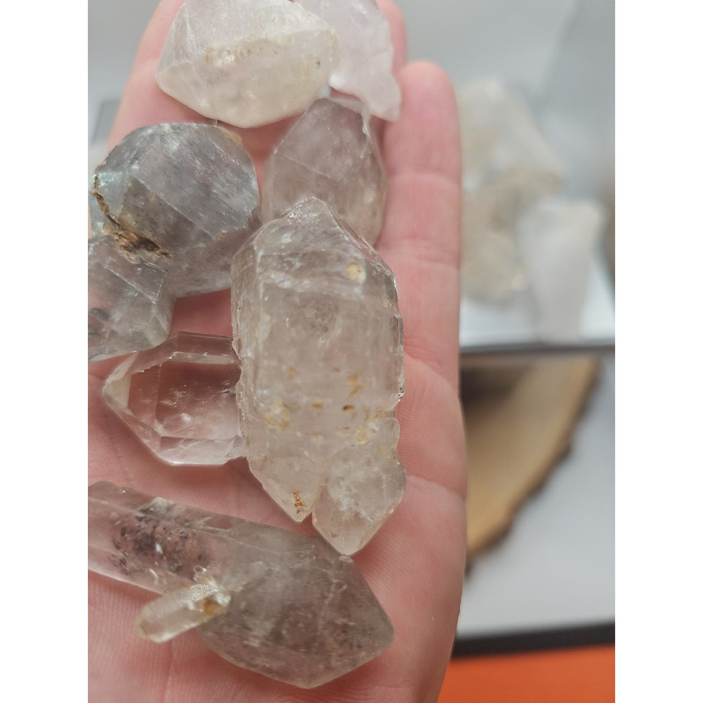 Quartz crystal points 1lb From Brazil by CrystalCloud Company
