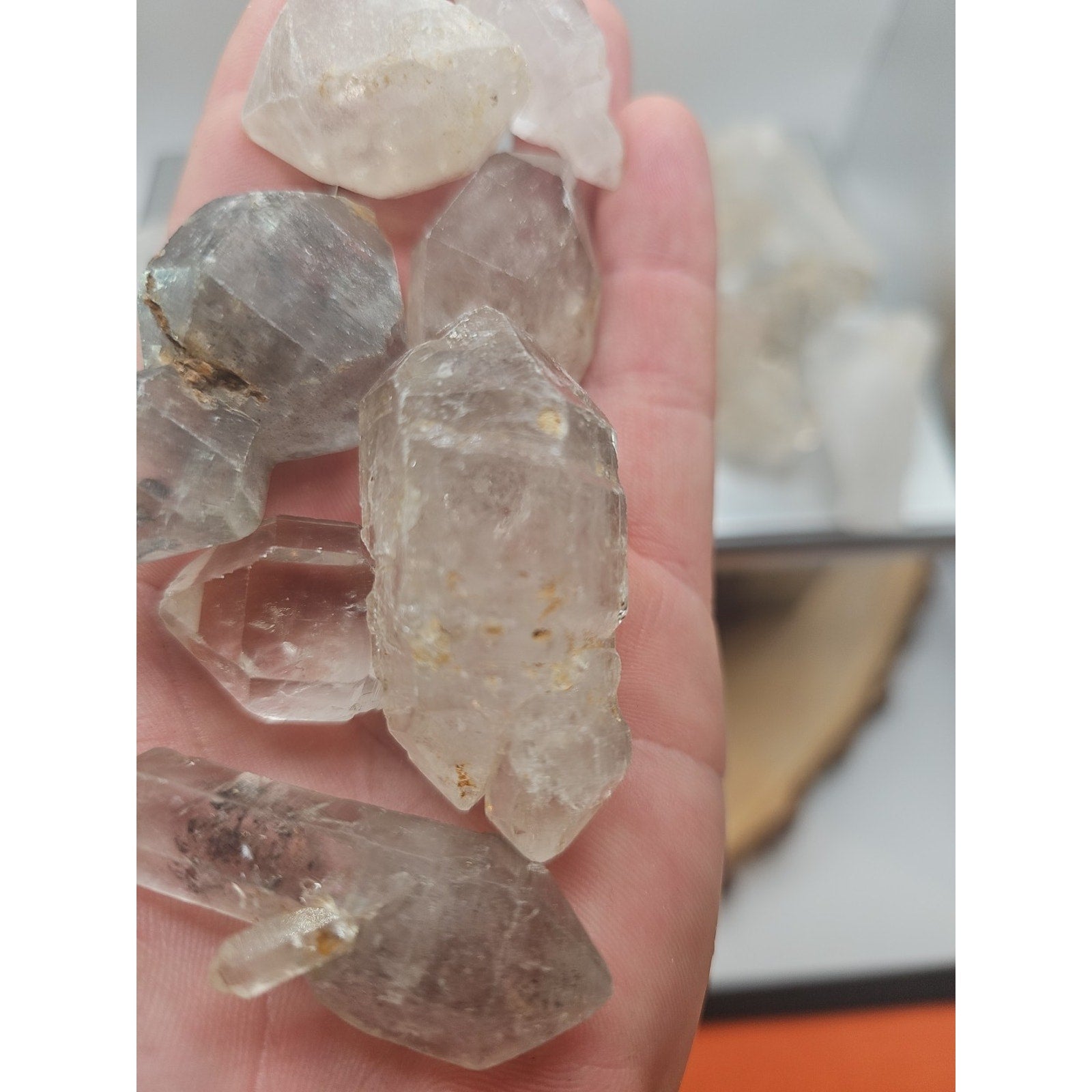 Quartz crystal points 1lb From Brazil by CrystalCloud Company