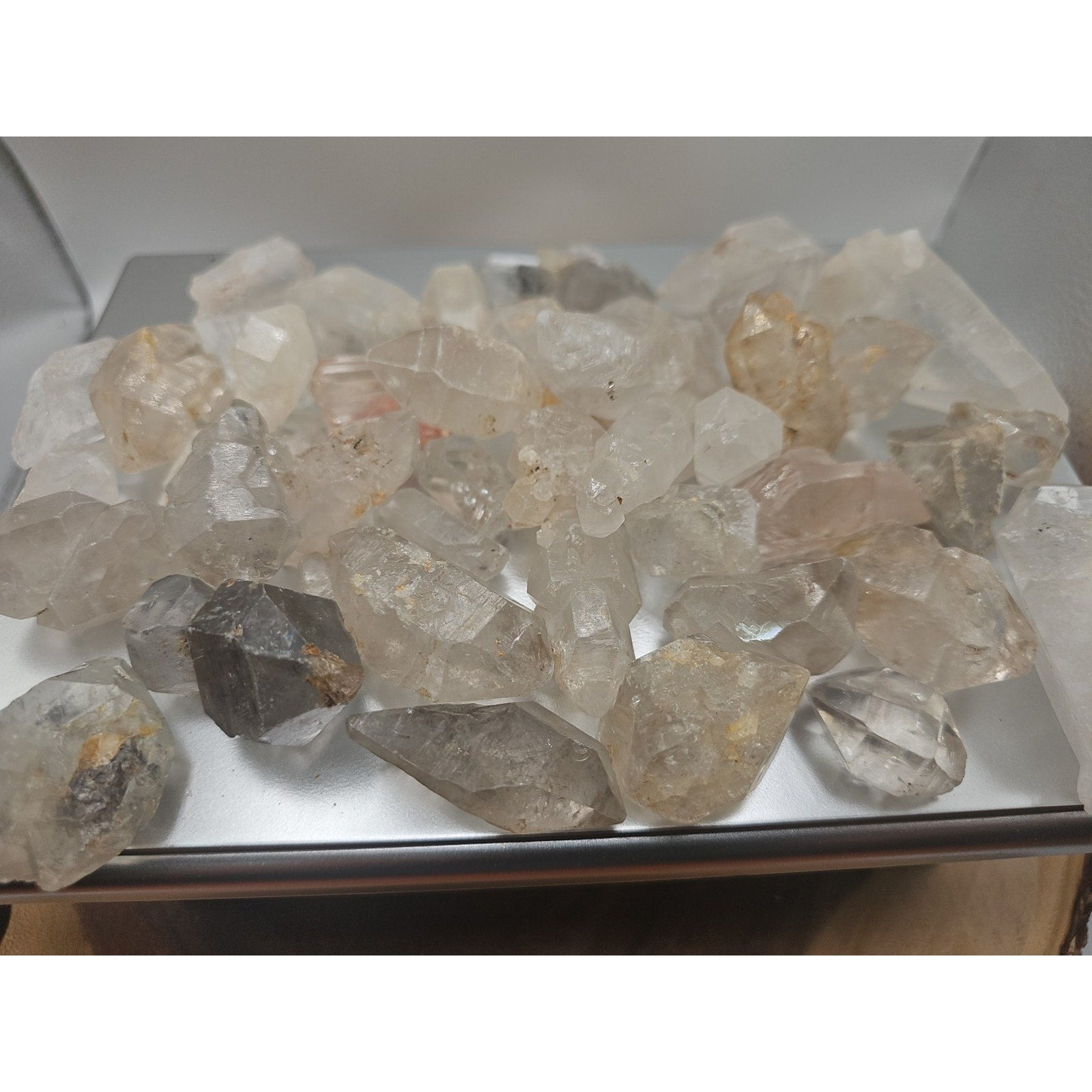 Quartz crystal points 1lb From Brazil by CrystalCloud Company