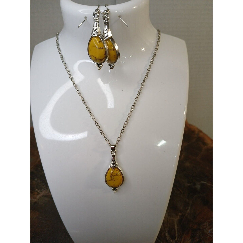 NATURAL STONE NECKLACE AND EARRINGS by CrystalCloud Company