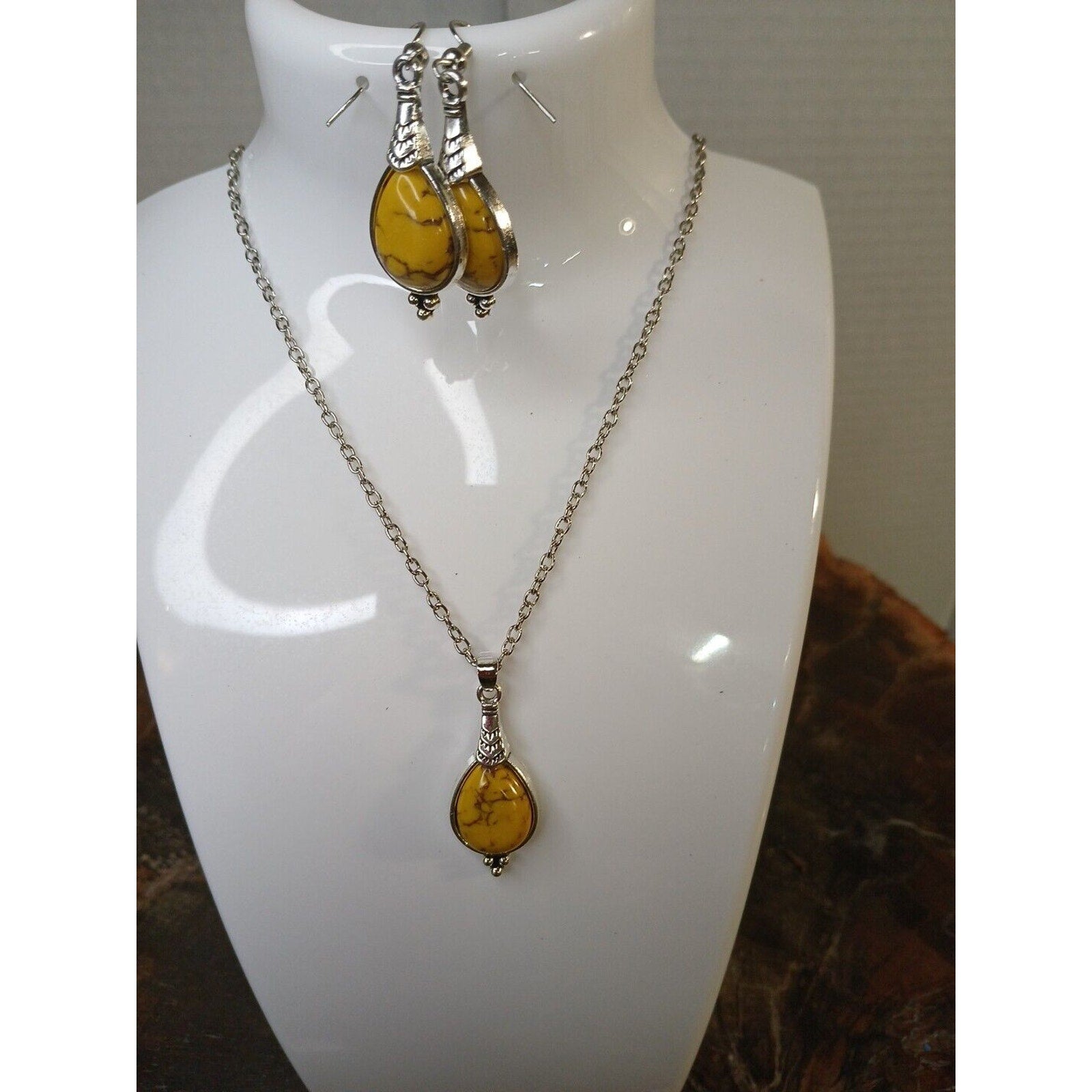 NATURAL STONE NECKLACE AND EARRINGS by CrystalCloud Company
