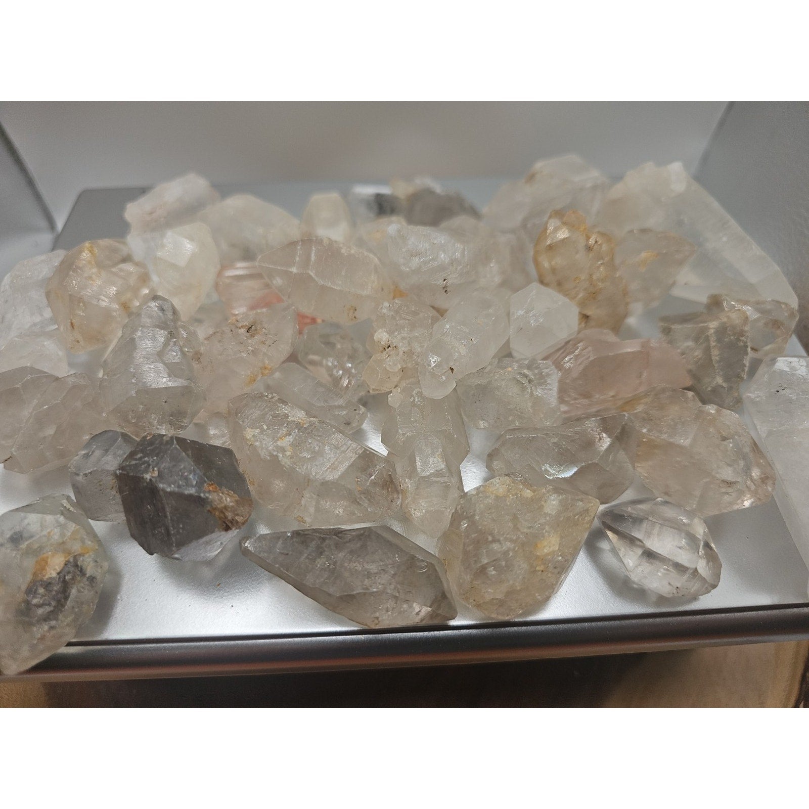Quartz crystal points 1lb From Brazil by CrystalCloud Company