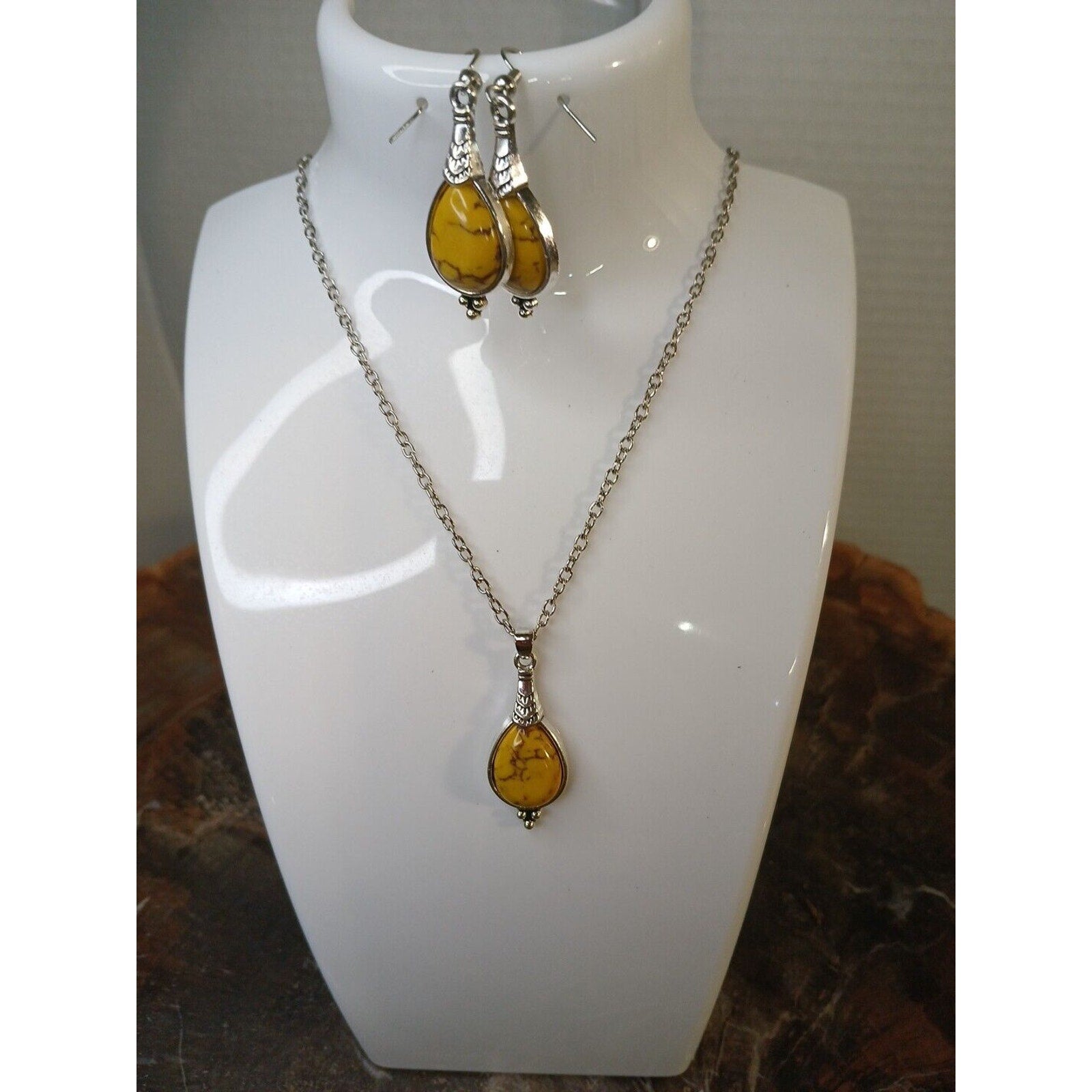 NATURAL STONE NECKLACE AND EARRINGS by CrystalCloud Company