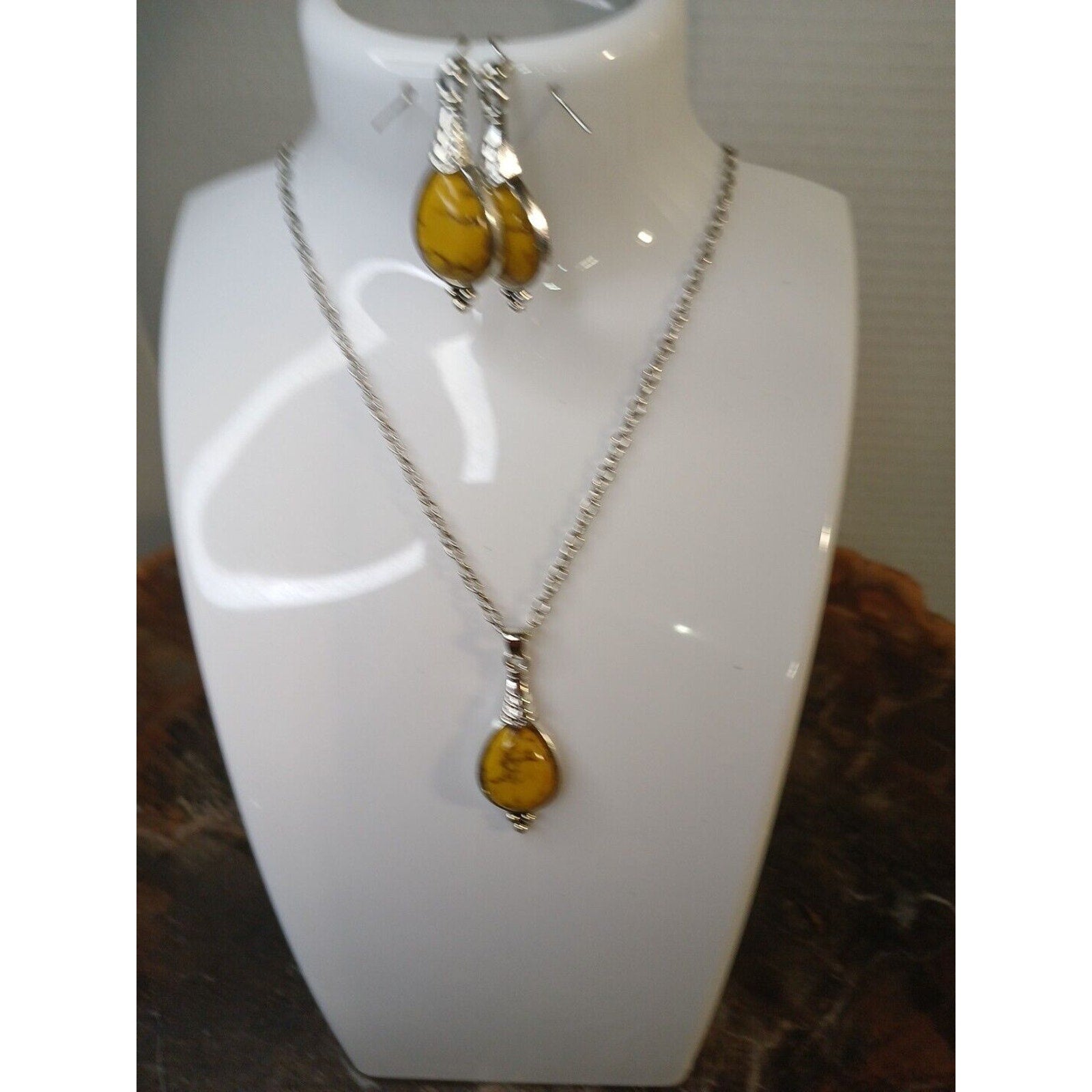 NATURAL STONE NECKLACE AND EARRINGS by CrystalCloud Company