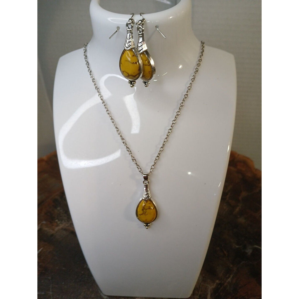 NATURAL STONE NECKLACE AND EARRINGS by CrystalCloud Company