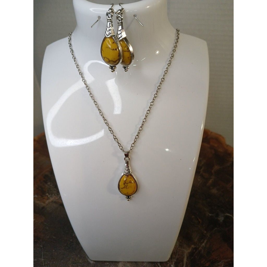 NATURAL STONE NECKLACE AND EARRINGS by CrystalCloud Company