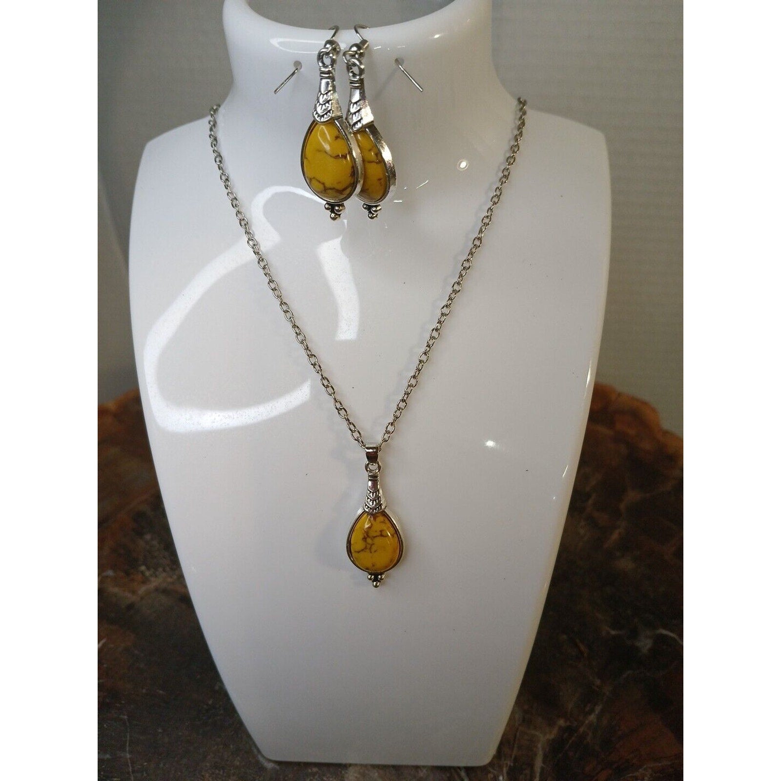 NATURAL STONE NECKLACE AND EARRINGS by CrystalCloud Company